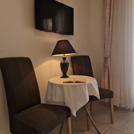 Antonia's Place By Kristonia Appartement *